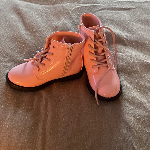 New size 10 girls shoes. - Picture 3 of 6